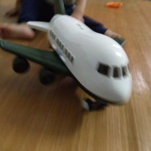 Toy plane
